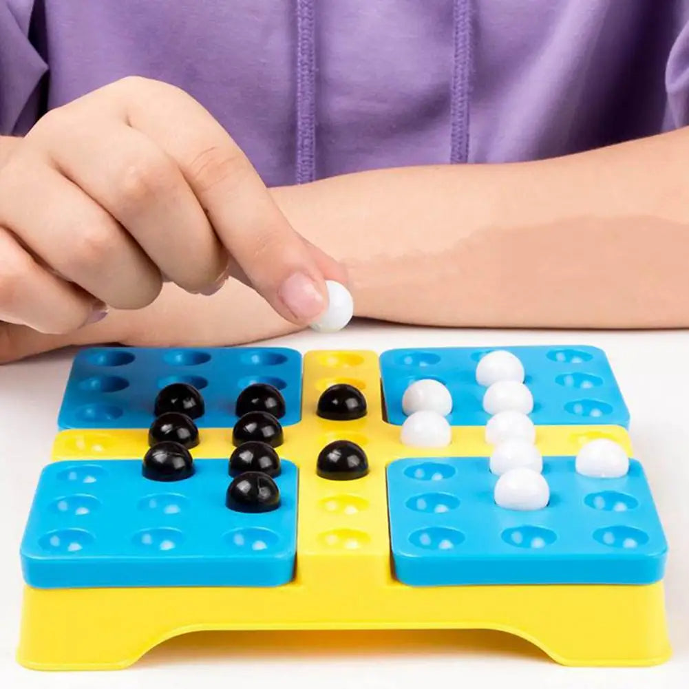 Rotating Gobang, a family-child interactive educational board game